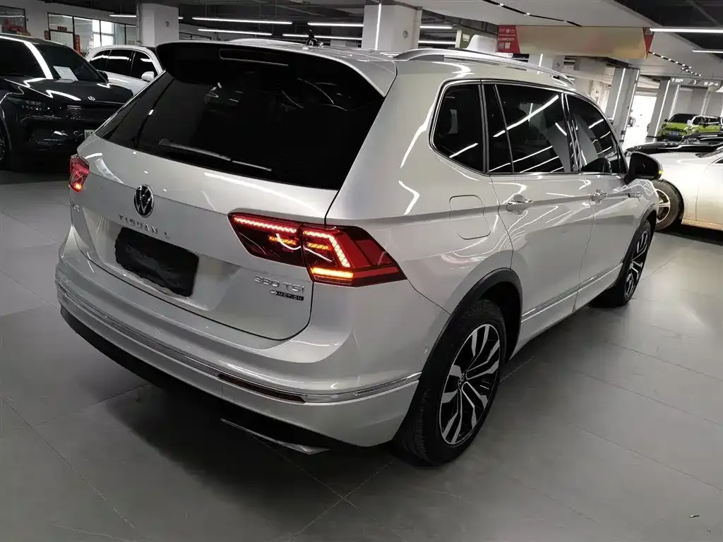 Volkswagen Tiguan L — фото 7