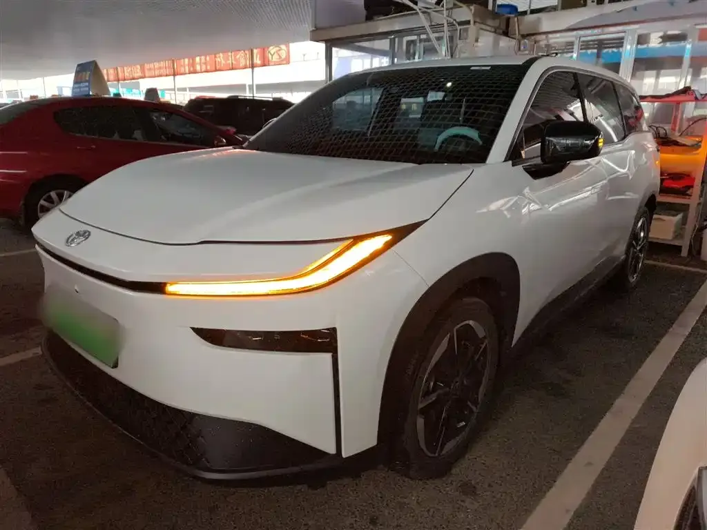 Toyota Platinum 3X 2025 из CN, фото 4