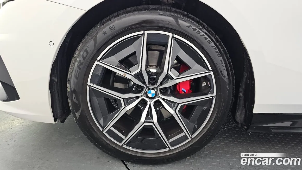 BMW 5-Series 2025 из KR, фото 3