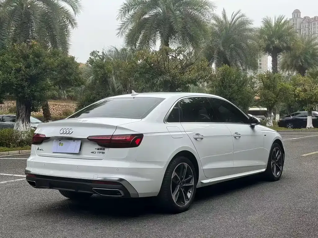 Audi A4L 2023 из CN, фото 7