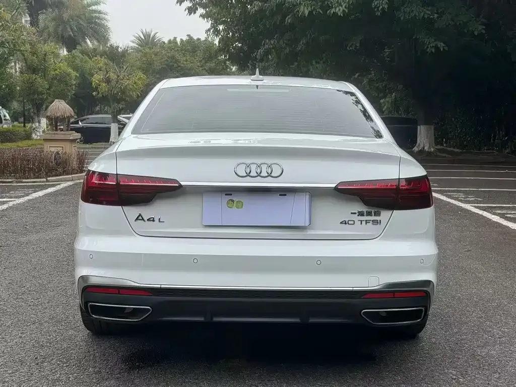 Audi A4L 2023 из CN, фото 4