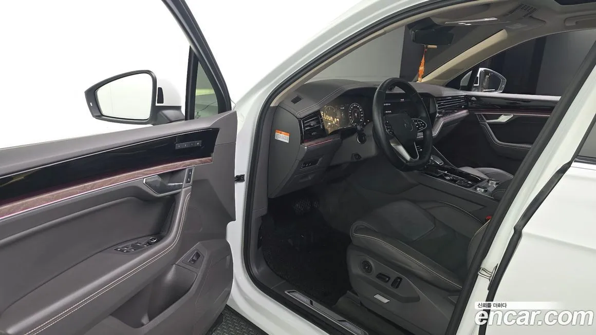 Volkswagen Touareg 2023 из KR, фото 10