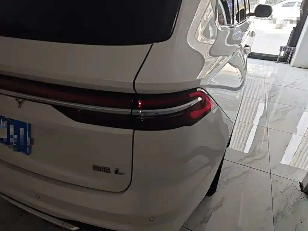 Geely Xingyue L — фото 4