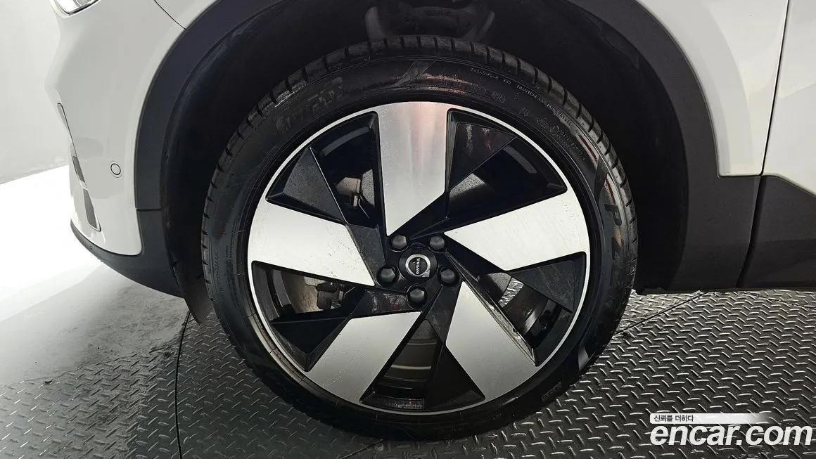Volvo XC40 2024 из KR, фото 6