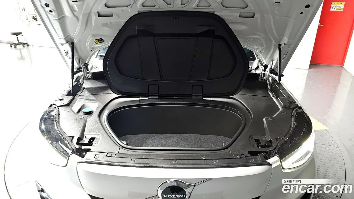 Volvo XC40 2024 из KR, фото 2