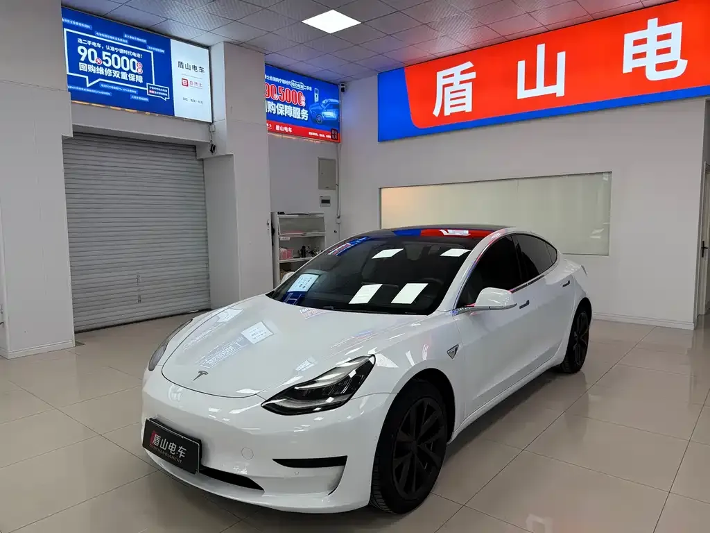 Tesla Model 3 — фото 1