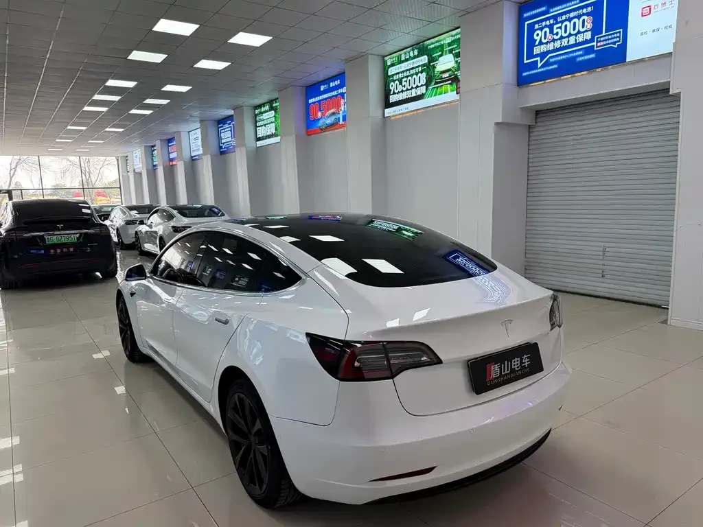 Tesla Model 3 — фото 4