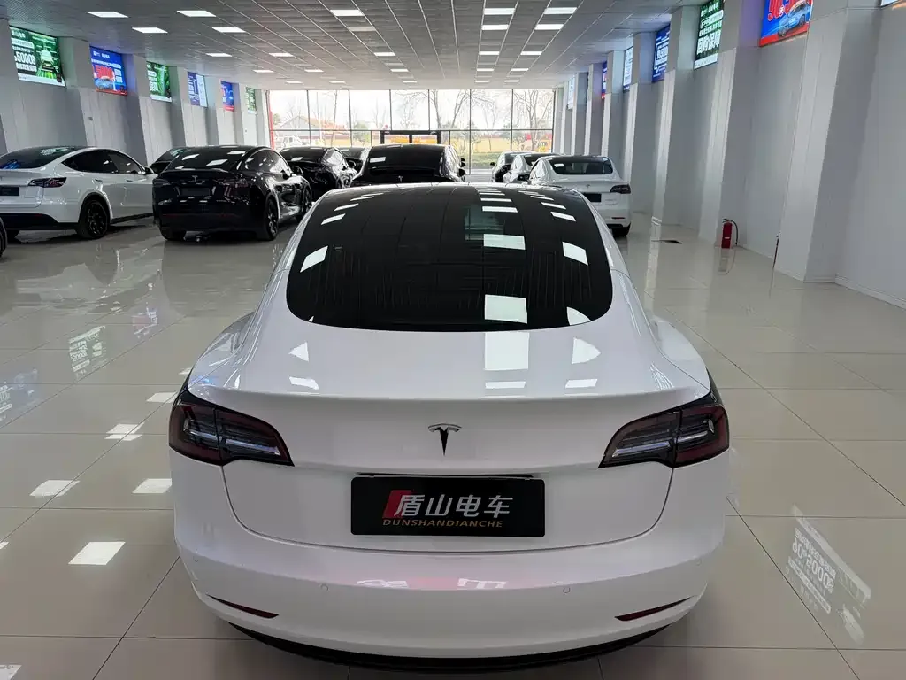 Tesla Model 3 — фото 7