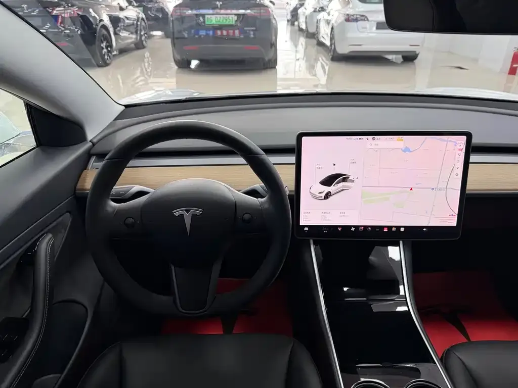 Tesla Model 3 — фото 3