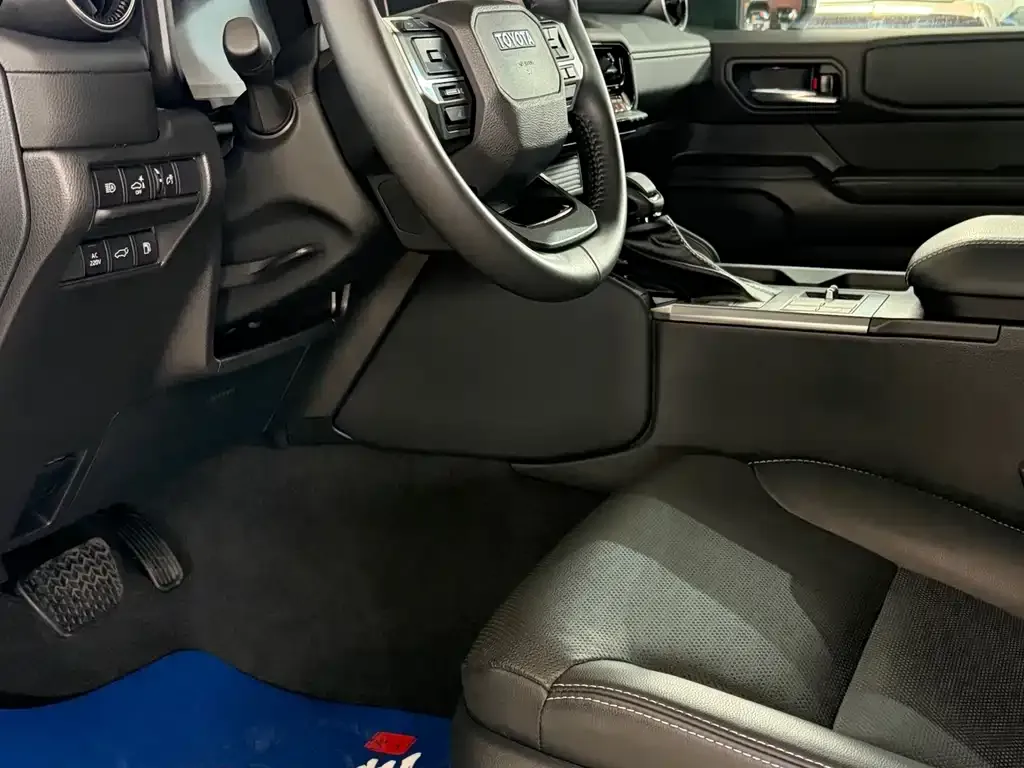 Toyota Prado 2024 из CN, фото 2