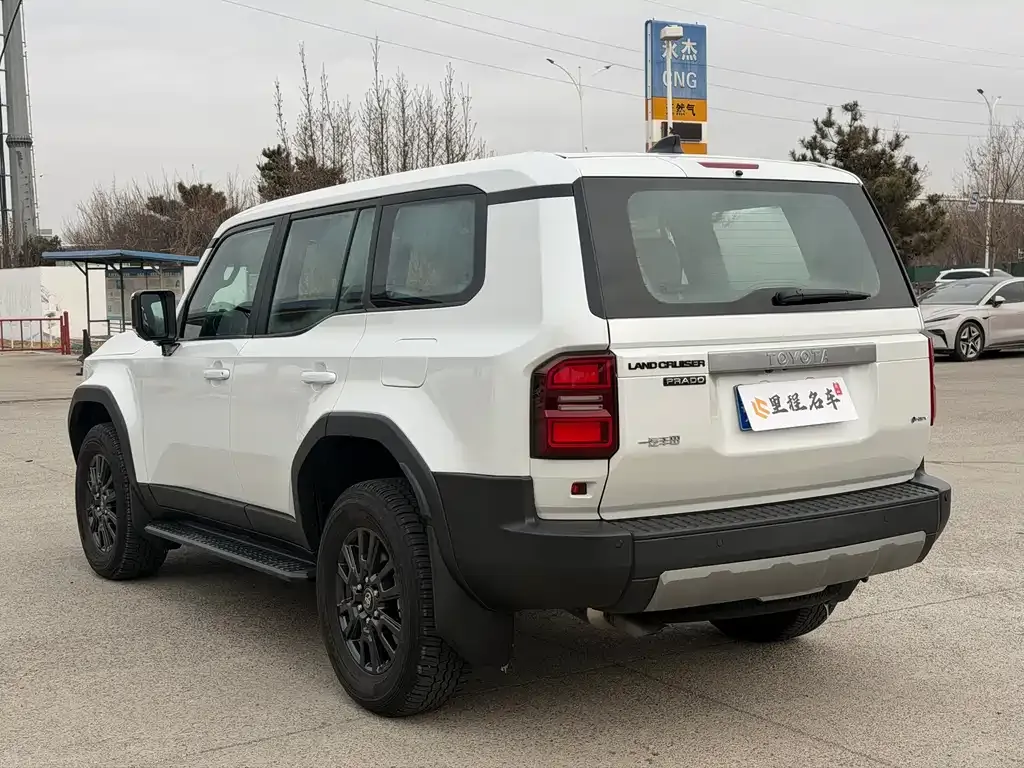 Toyota Prado 2024 из CN, фото 10