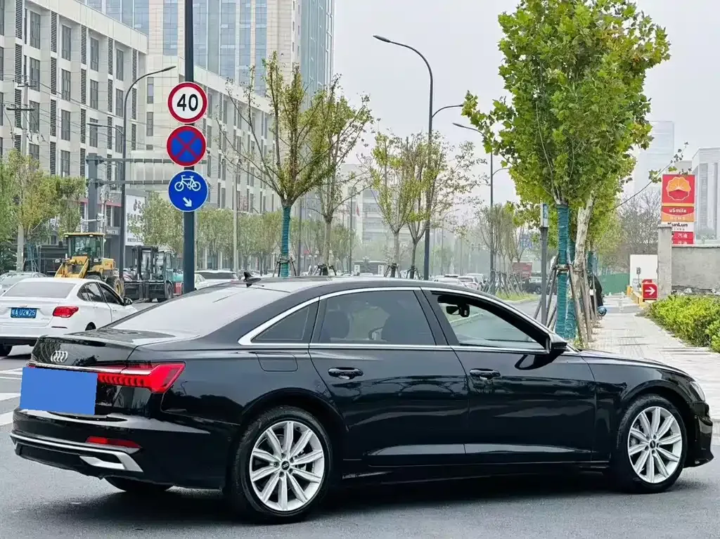 Audi A6L — фото 8
