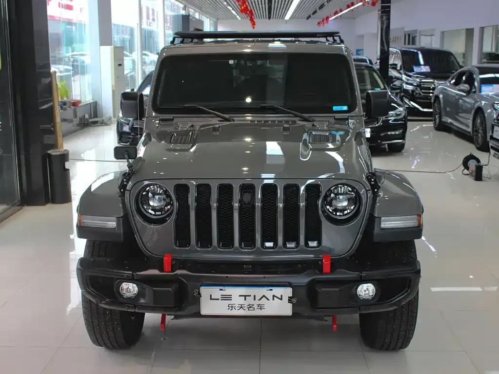 Jeep Wrangler — фото 8