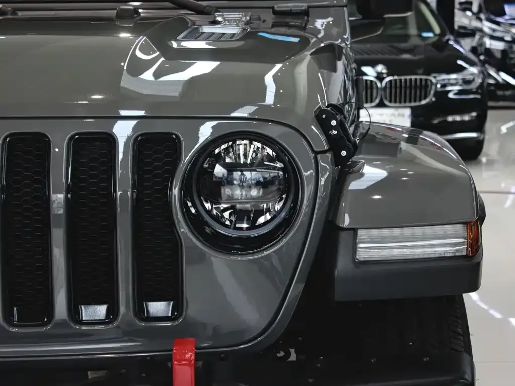 Jeep Wrangler — фото 6