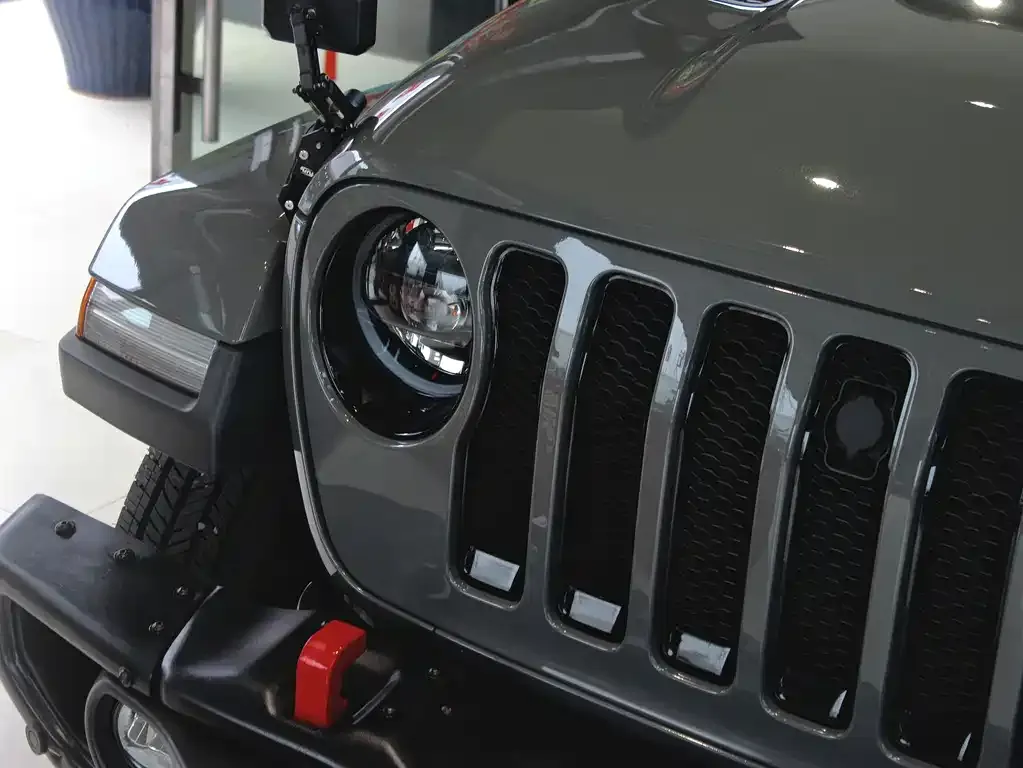 Jeep Wrangler — фото 9