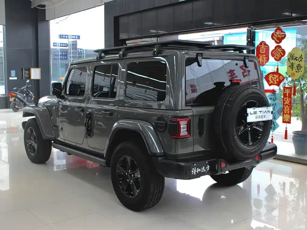 Jeep Wrangler — фото 10
