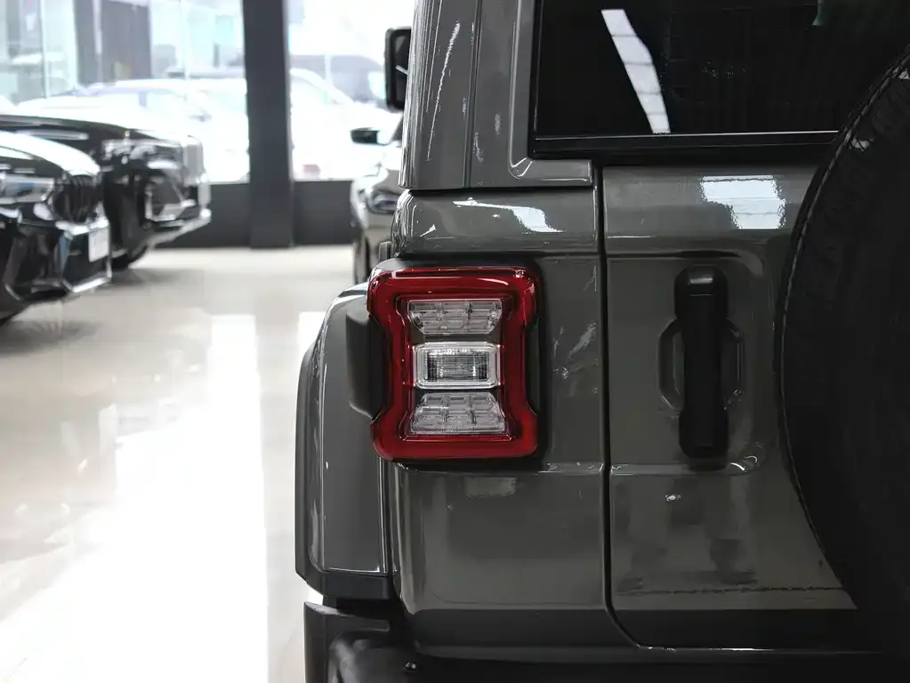 Jeep Wrangler — фото 3