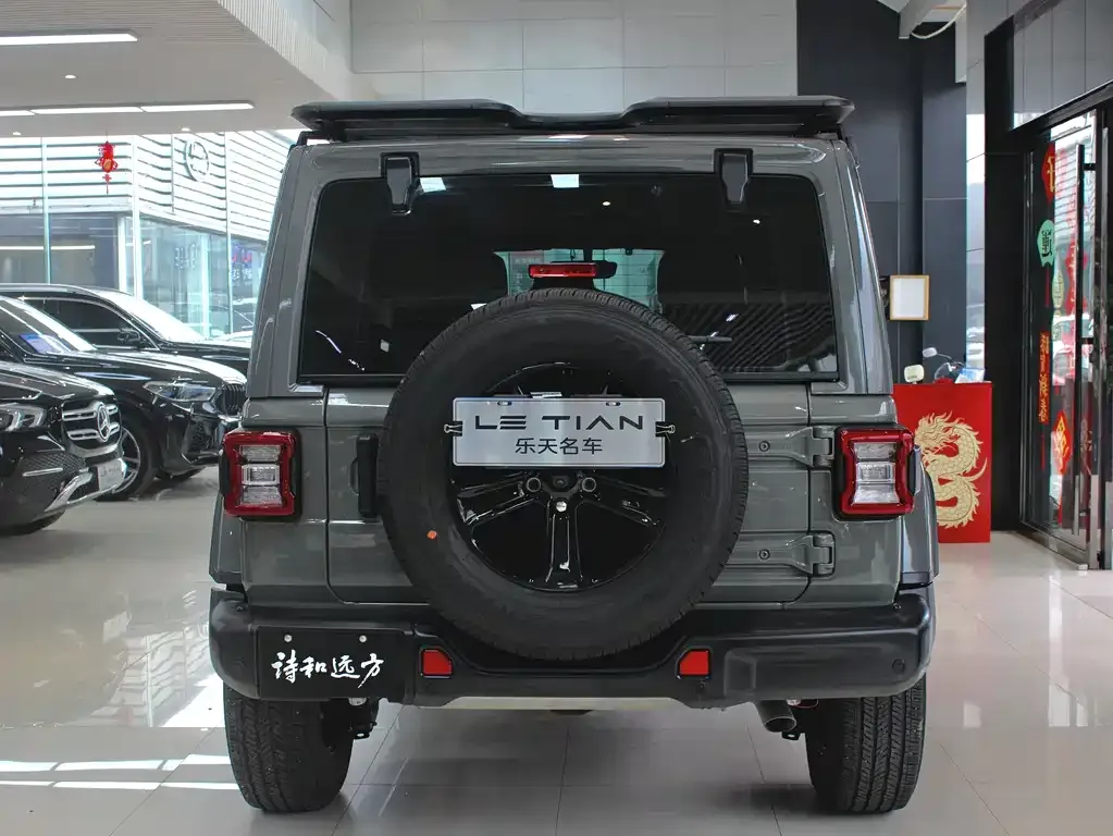 Jeep Wrangler — фото 7