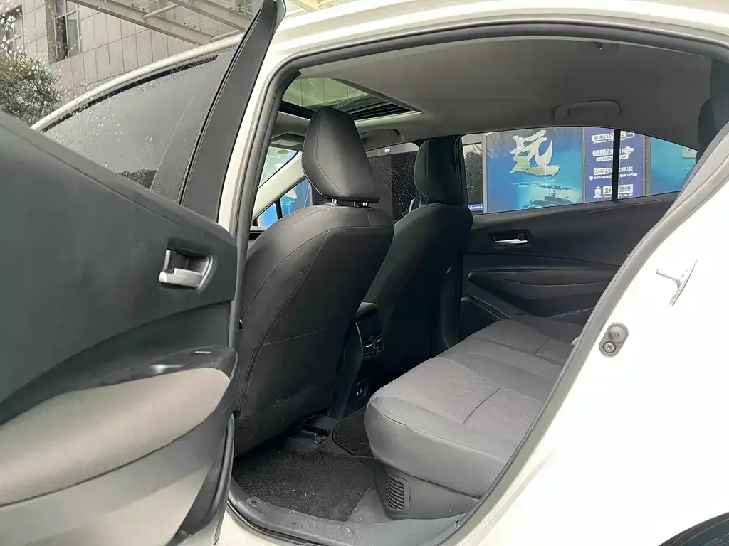 Toyota Corolla 2023 из CN, фото 2