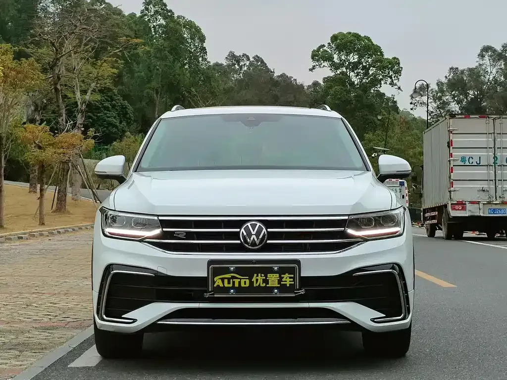 Volkswagen Tiguan L 2023 из CN, фото 3