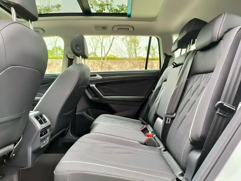 Volkswagen Tiguan L 2023 из CN, фото 2