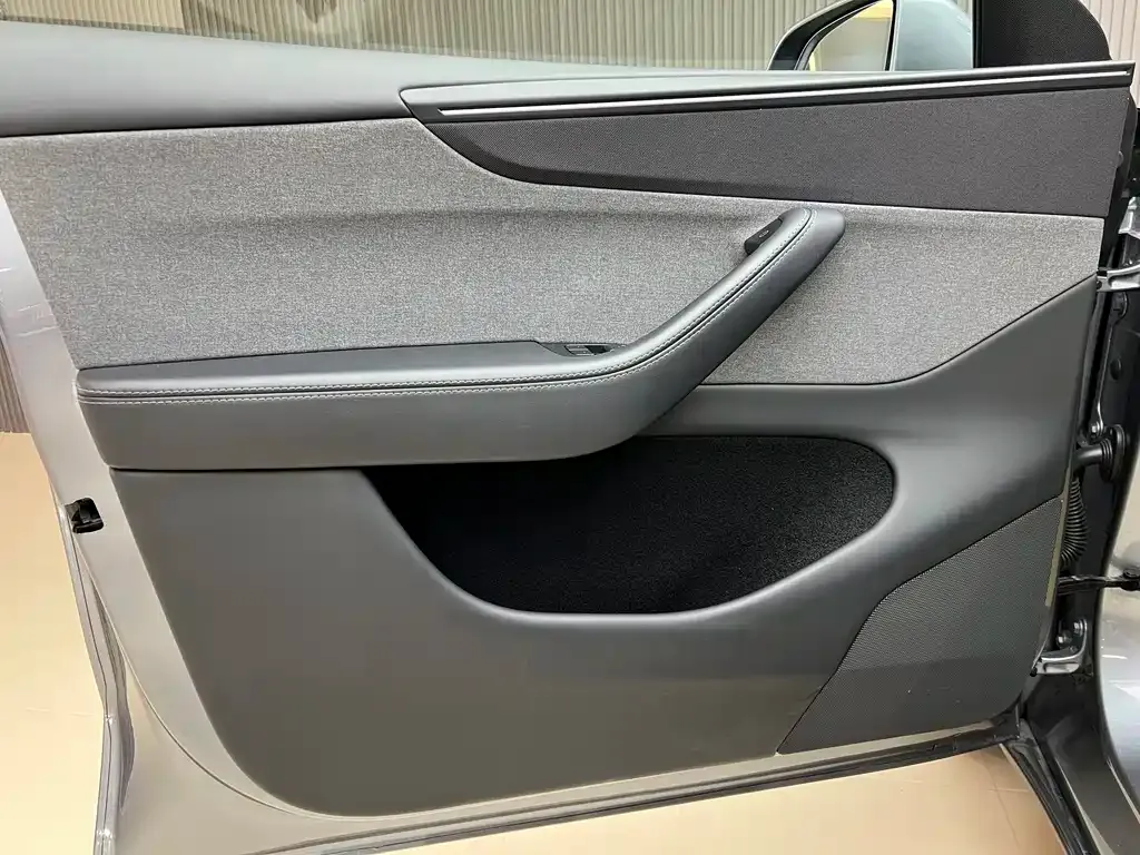 Tesla Model Y 2025 из CN, фото 5