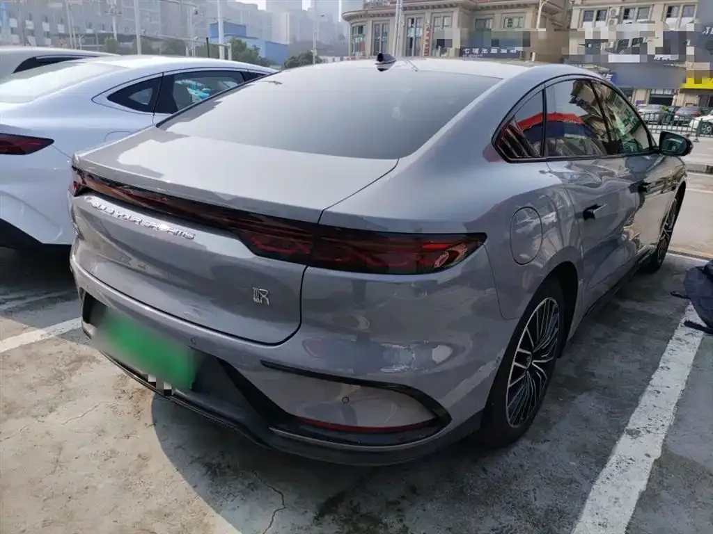 BYD Han — фото 10