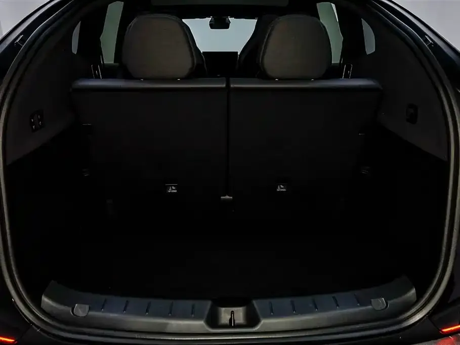 Tesla Model Y L — фото 10