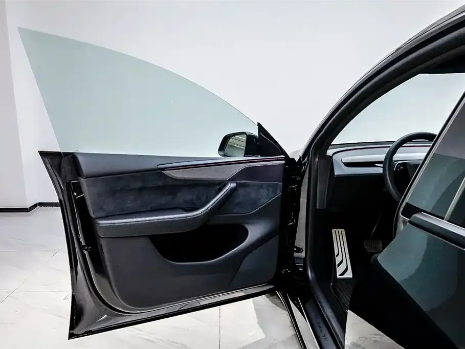 Tesla Model Y L — фото 9
