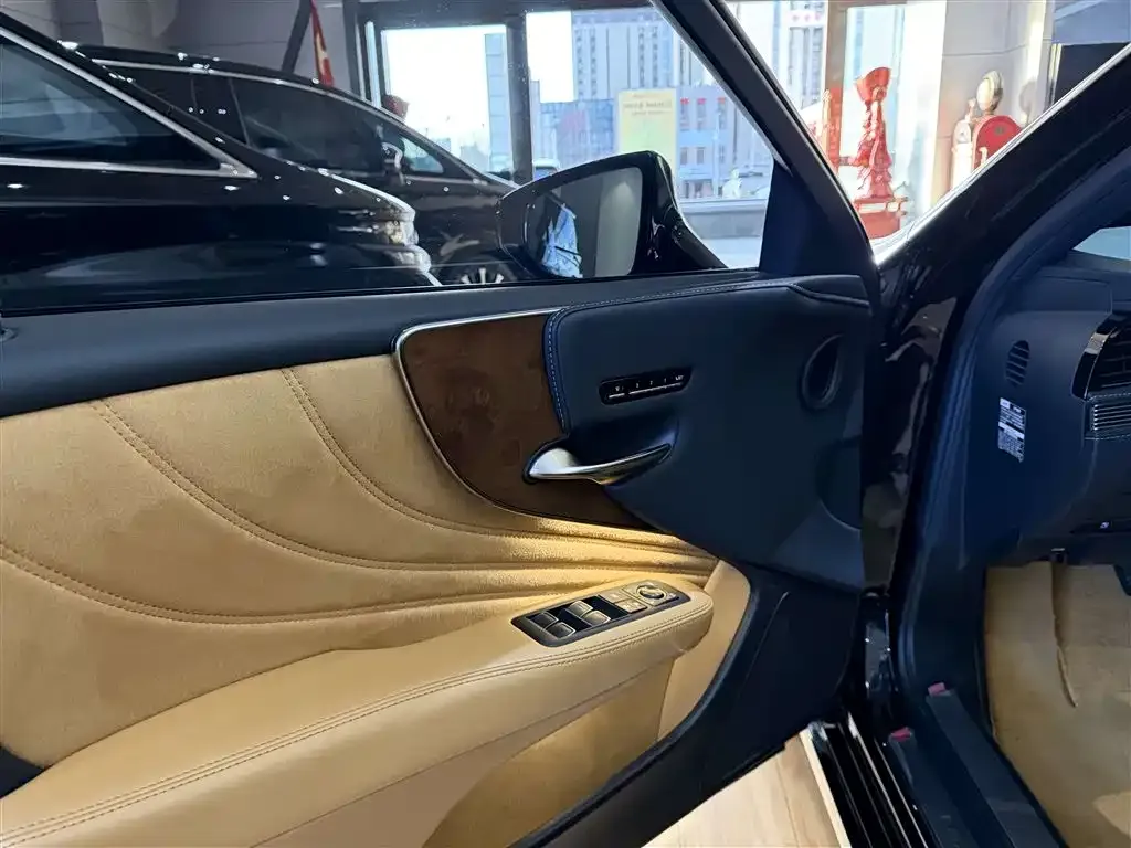Lexus LS 2022 из CN, фото 2