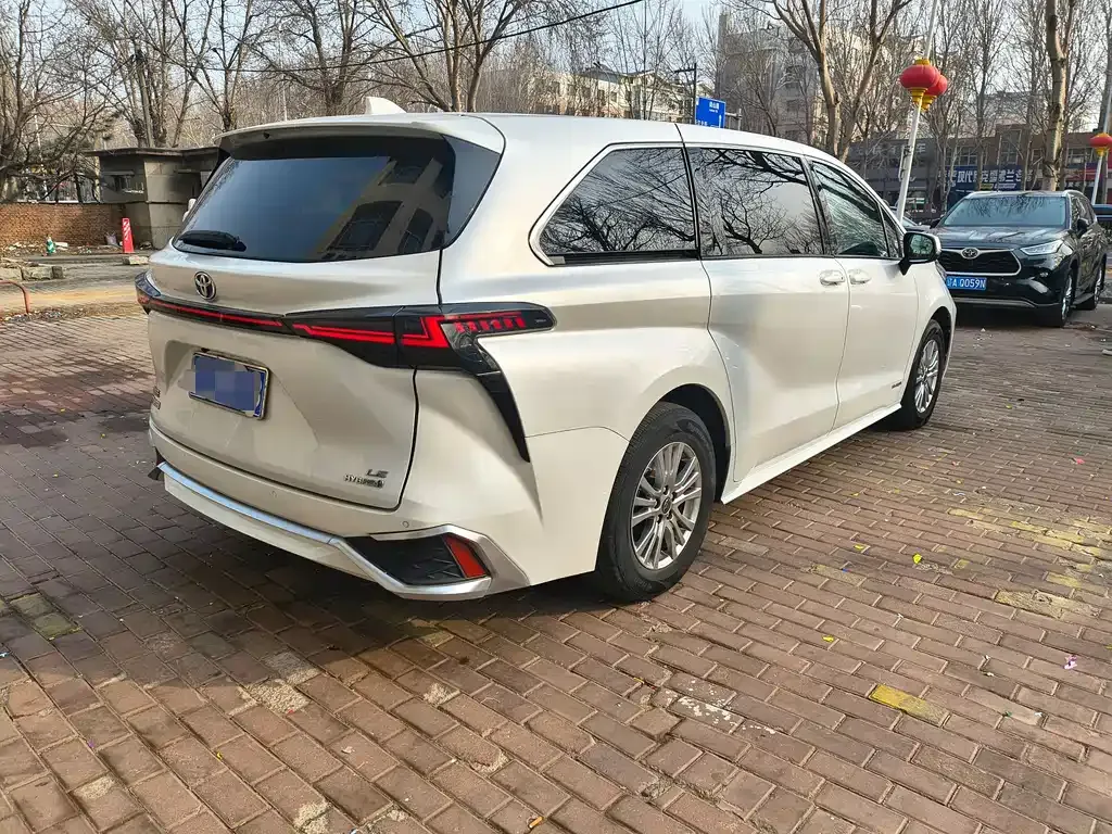 Toyota Sienna 2022 из CN, фото 5