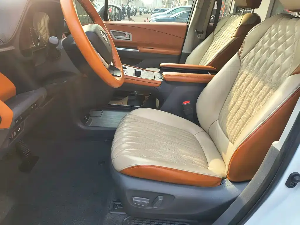 Toyota Sienna 2022 из CN, фото 2