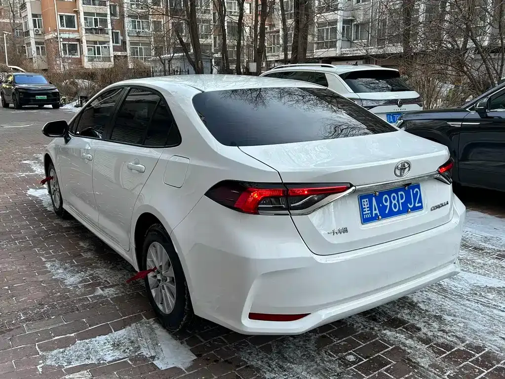 Toyota Corolla — фото 10