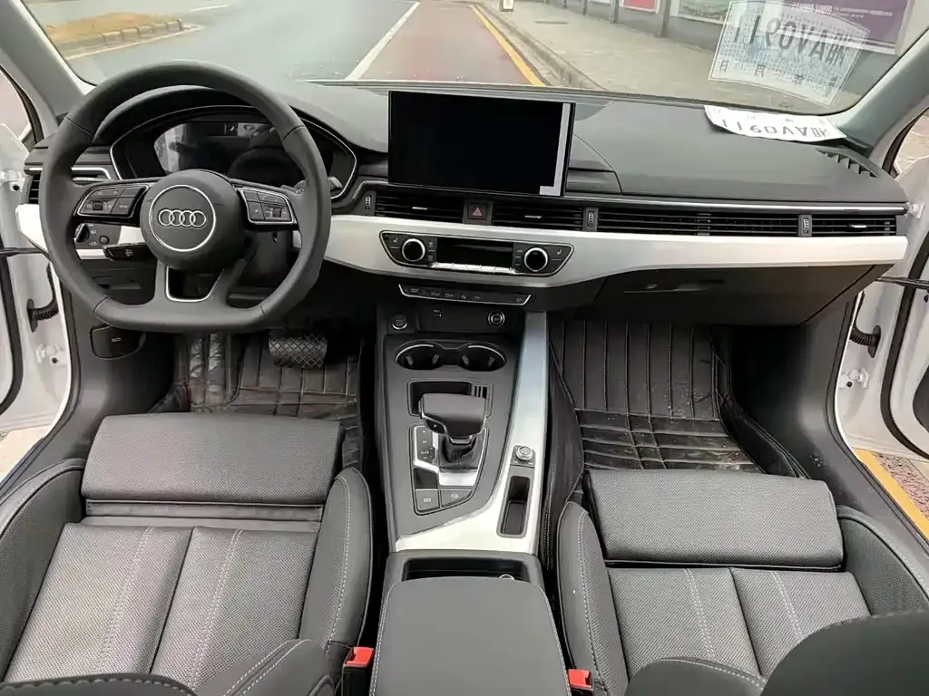 Audi A4L 2023 из CN, фото 3