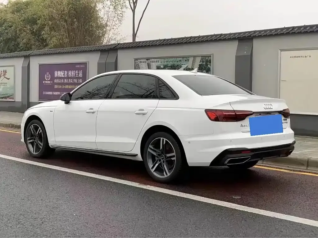 Audi A4L 2023 из CN, фото 9