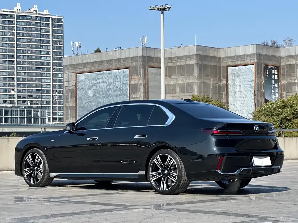 BMW 7 Series 2025 из CN, фото 10