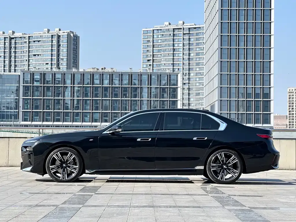BMW 7 Series 2025 из CN, фото 9