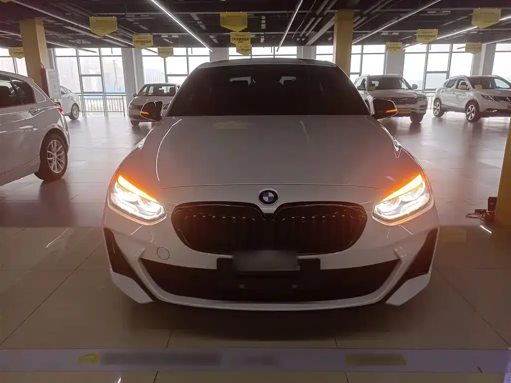 BMW 1 Series 2023 из CN, фото 3