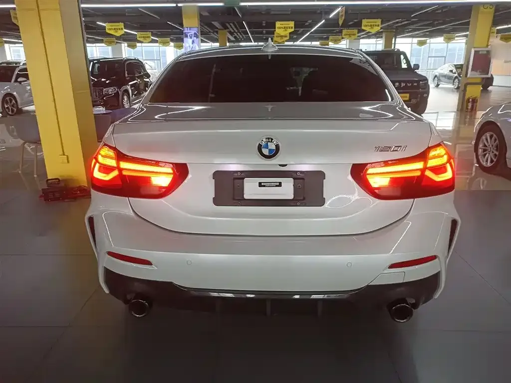 BMW 1 Series 2023 из CN, фото 8