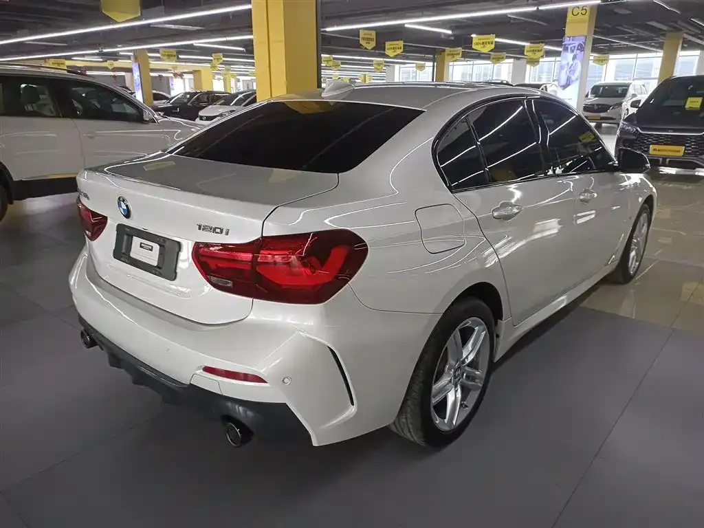 BMW 1 Series 2023 из CN, фото 10