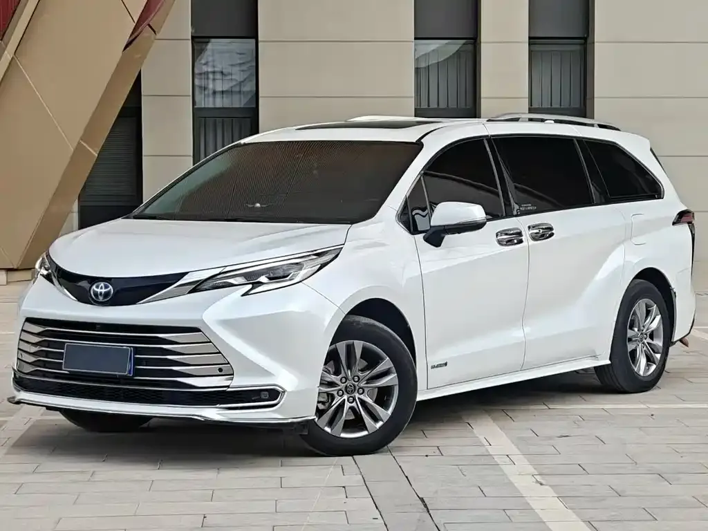 Toyota Sienna — фото 1