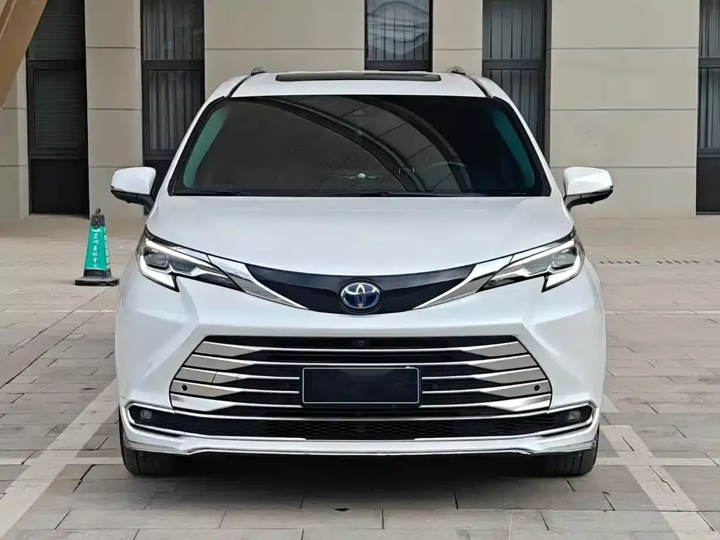 Toyota Sienna — фото 7