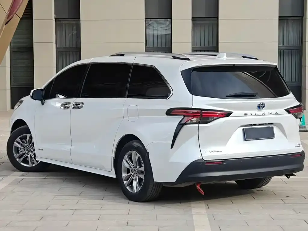 Toyota Sienna — фото 2