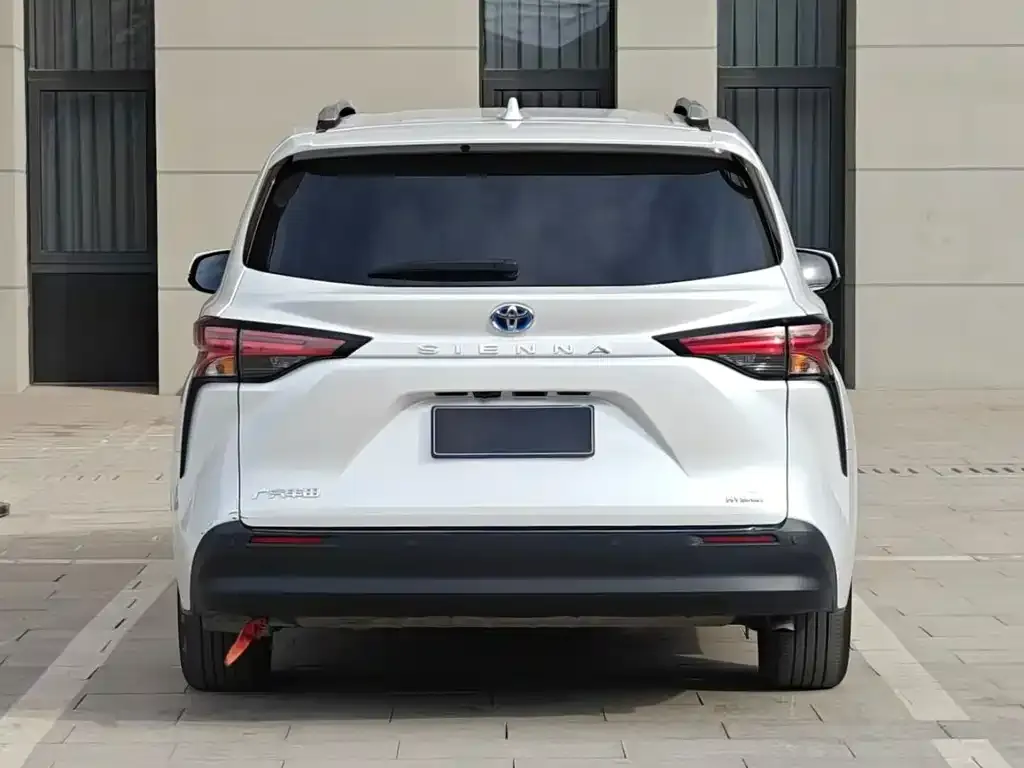 Toyota Sienna — фото 9