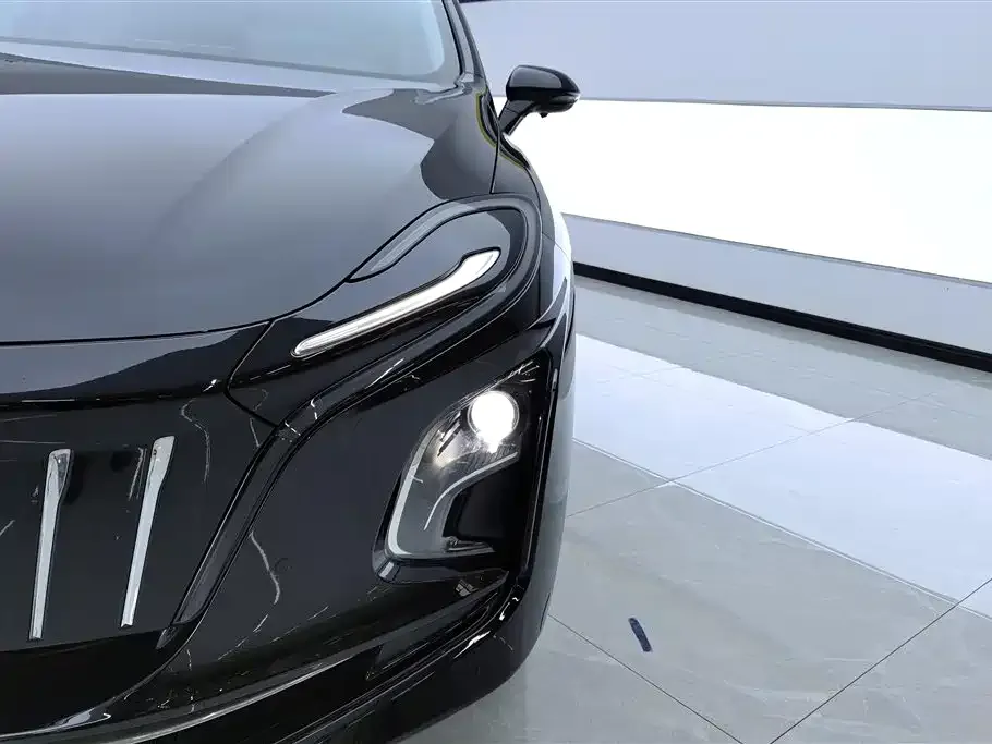Hongqi E-QM5 2024 из CN, фото 10