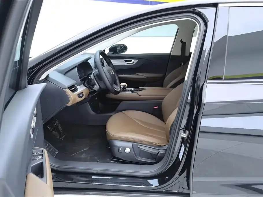 Hongqi E-QM5 2024 из CN, фото 7