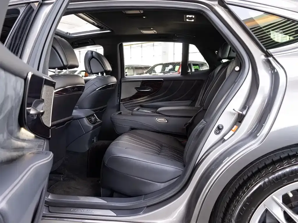 Lexus LS 2022 из CN, фото 3