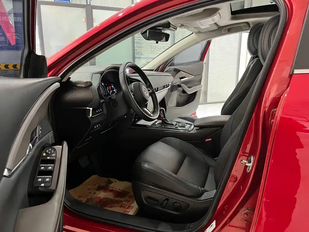 Mazda CX-30 2021 из CN, фото 10