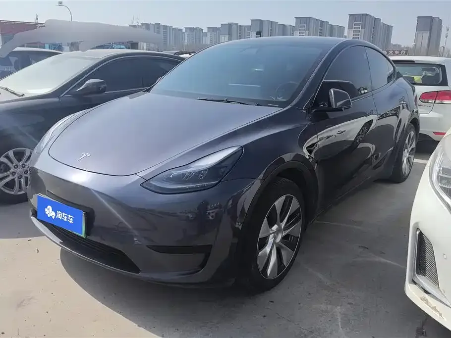 Tesla Model Y — фото 1