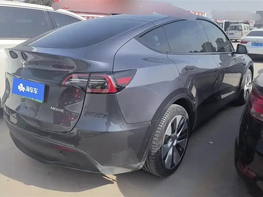 Tesla Model Y — фото 10